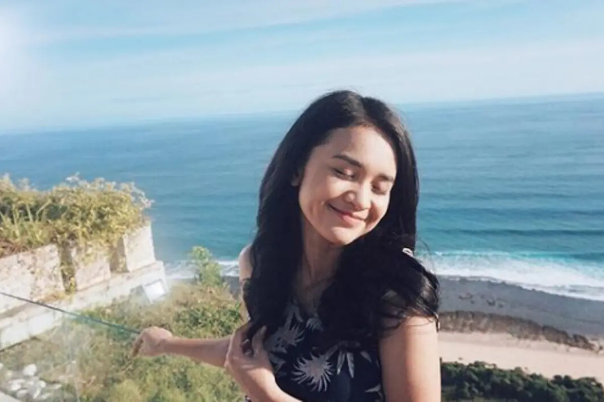 Terlihat Awet Muda dengan Gaya Rambut ala Michelle Ziudith