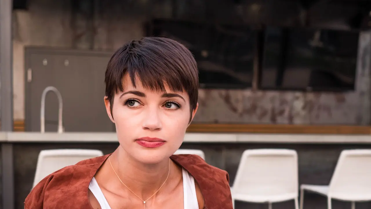 Ilustrasi rambut pixie - pendek