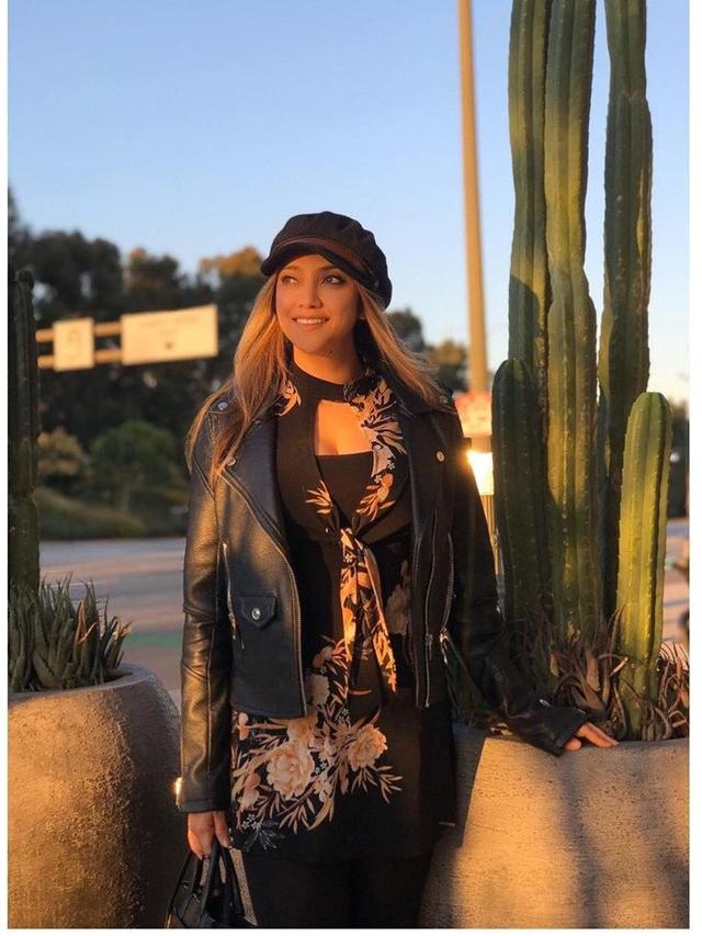 Genap 43 Tahun, Ini 7 Gaya Penampilan Sarah Azhari Bak ABG