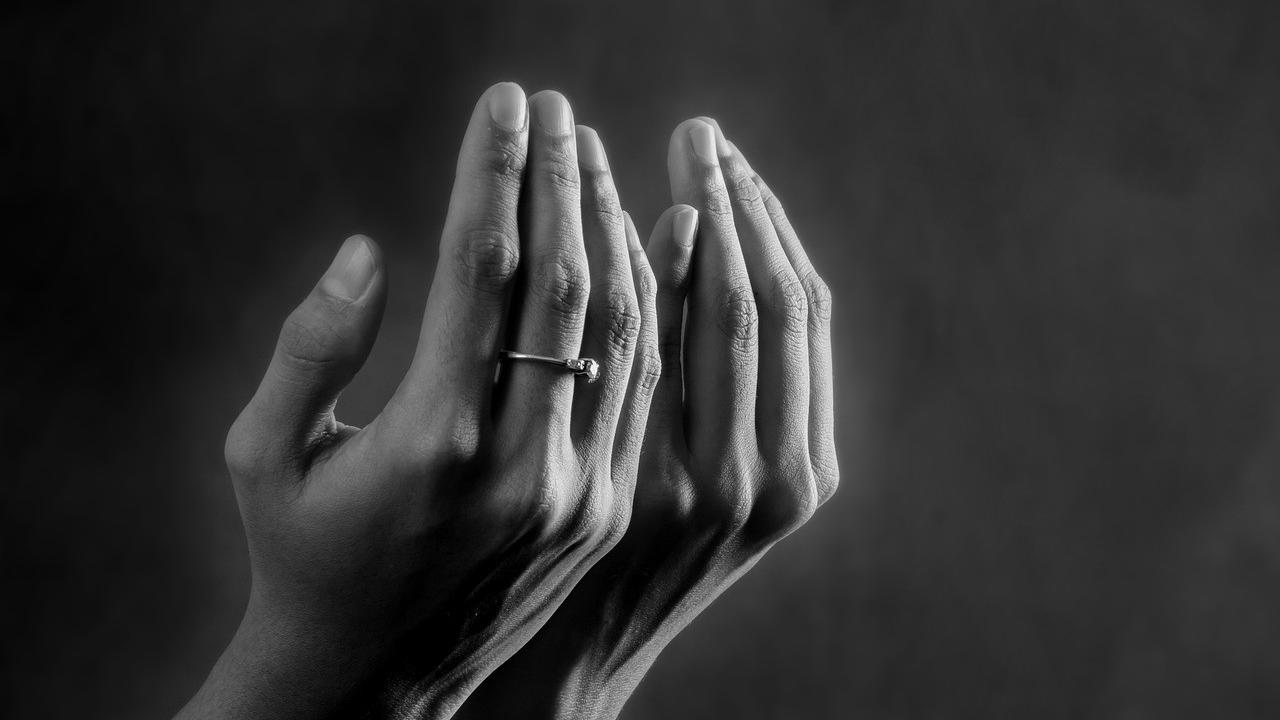 Ilustrasi memanjatkan doa