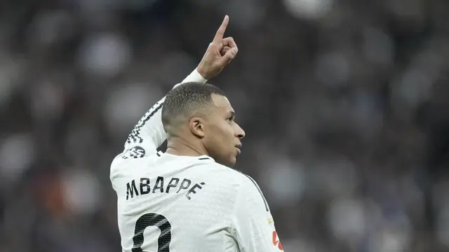 Kylan Mbappe melakukan selebrasi dalam laga Real Madrid vs Las Palmas di La Liga. (c) AP Photo/Bernat Armangue