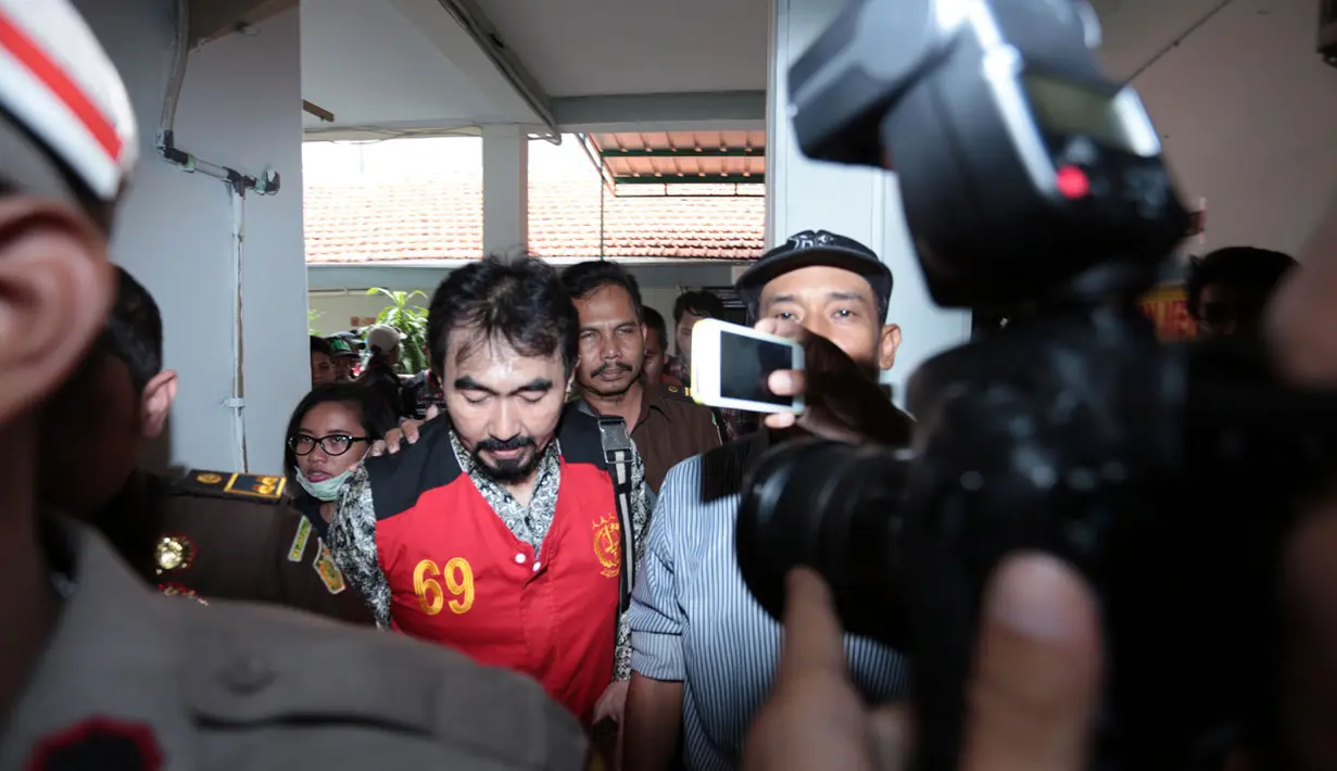 Selasa (10/10/2017) Aa Gatot kembali menjalani sidang untuk kasus lain di Jakarta. Ayah dari Suci Patia itu menjalani sidang kasus satwa liar. Saat menjalani sidang perdana, beberapa keluarga terlihat hadir. (Deki Prayoga/Bintang.com)