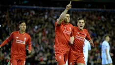 Gelandang Liverpool, James Milner, merayakan gol yang dicetak ke gawang Augsburg pada laga babak 32 besar Liga Europa di Stadion Anfield, Inggris, Kamis (25/2/2016). The Reds berhasil lolos ke 16 besar berkat agregat skor 1-0. (EPA/Peter Powell) 