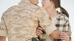 Salah satu adegan yang dilakukan Song Joong Ki dan Song Hye Kyo. Keduanya bermain di drama yang sama yaitu "Descendants of The Sun". (Liputan6.com/IG/kore_sevdalisi16)