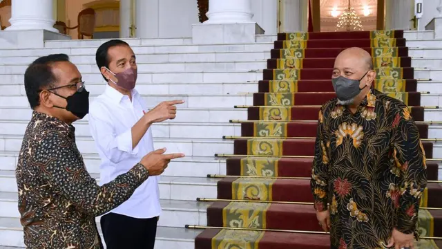 Presiden Joko Widodo atau Jokowi menerima sejumlah seniman senior di Istana Kepresidenan Bogor, Rabu 23 Februari 2022.