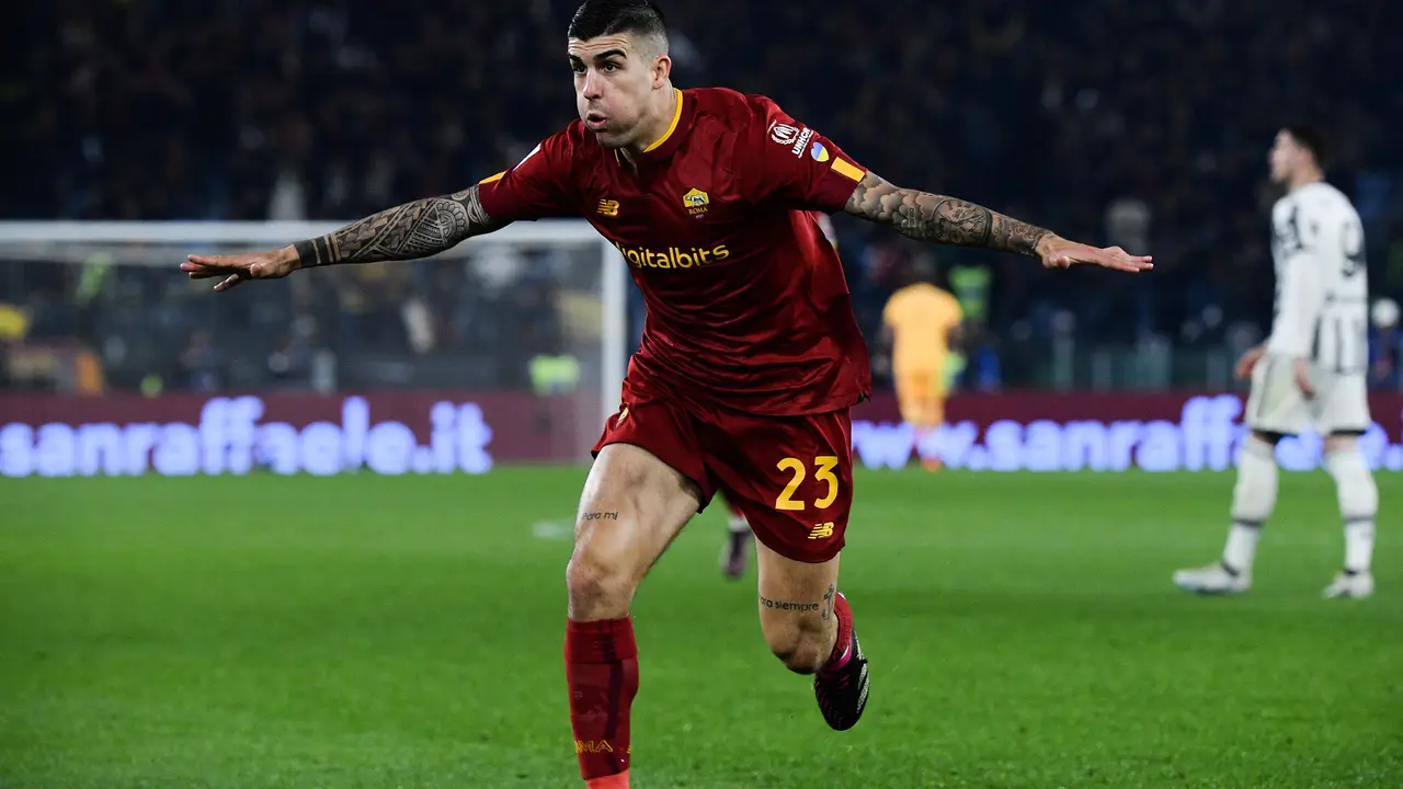 Selebrasi bek Roma Gianluca Mancini usai menjebol gawang Juventus