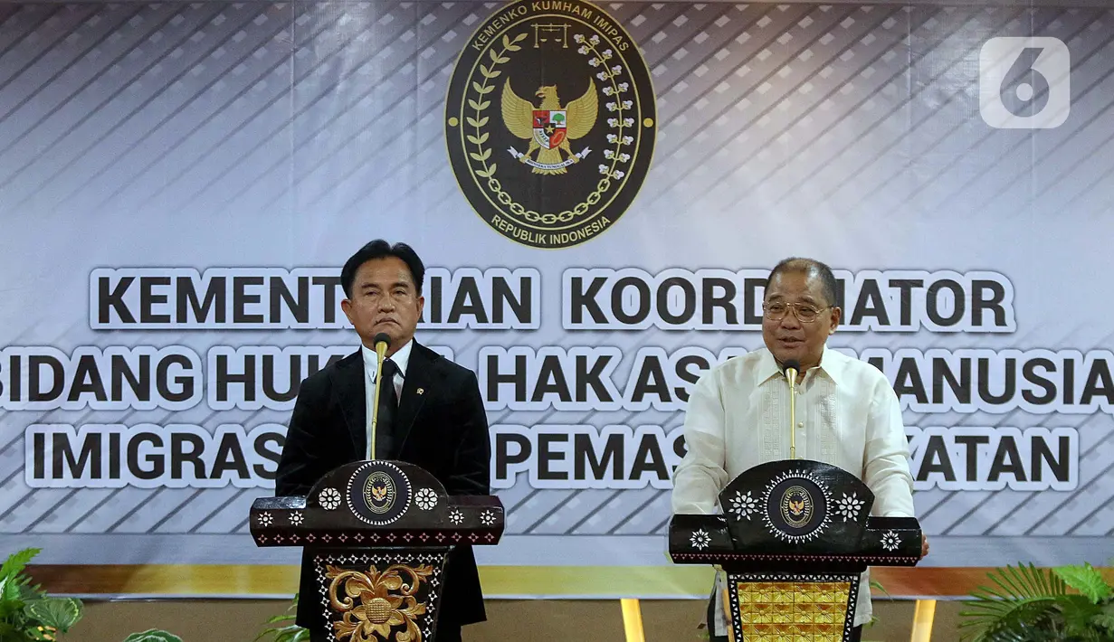 Pemulangan terpidana kasus narkoba, Mary Jane Veloso disepakati melalui penandatanganan practical agreement antara Menko bidang Hukum, HAM, Imigrasi, dan Permasyarakatan Yusril Ihza Mahendra dan Wakil Menteri Kehakiman Filipina Raul T Vasquez. (Liputan6.com/Herman Zakharia)