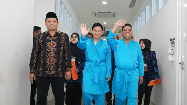 Andra Soni dan Dimyati Natakusumah, Bacagub dan Bacagub Banten 2024 Jalani Pemeriksaan Kesehatan di RSUD Banten. (Minggu, 01/09/2024). (KPU Banten).