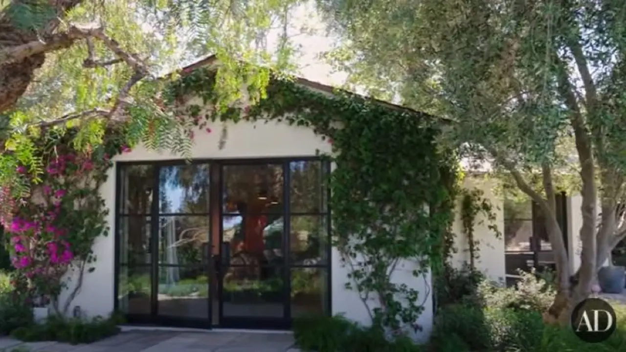 Tampak depan rumah Adam Levine dan Behati Prinsloo
