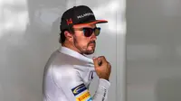 Pebalap McLaren, Fernando Alonso, bakal absen di F1 GP Monako demi tampil di Indianapolis 500. (EPA/Srdjan Suki)