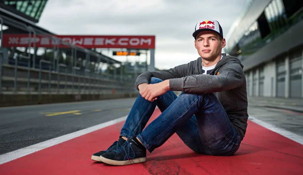 Max Verstappen memecahkan rekor sebelumnya yang dipegang Sebastian Vettel, Verstappen memenangi sebuah race F1 dengan usianya yang baru 18 tahun. (Philip Platzer/Red Bull Content Pool)
