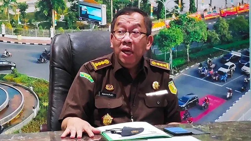 Asisten Intelijen Kejati Riau Raharjo Budi Kisnanto memberi keterangan dugaan pemerasan Bupati Kuansing oleh Kejari.