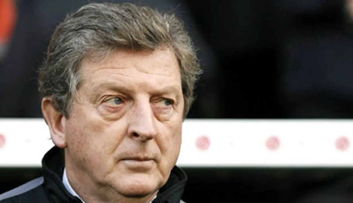 Fulham's English manager Roy Hodgson is pictured before a Premier League match against Chelsea at Craven Cottage in London, on December 28, 2008. AFP PHOTO / Glyn Kirk