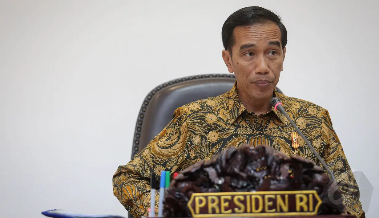 Presiden Joko Widodo saat memimpin rapat terbatas (ratas) di Kantor Presiden, Jakarta, Selasa (26/5/2015). (Liputan6.com/Faizal Fanani)