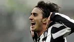 Selebrasi gol yang khas dari gelandang Juventus Alberto Aquilani di laga lanjutan Serie A melawan Bari di Olimpico, Turin, 16 Januari 2011. AFP PHOTO / Filippo MONTEFORTE 