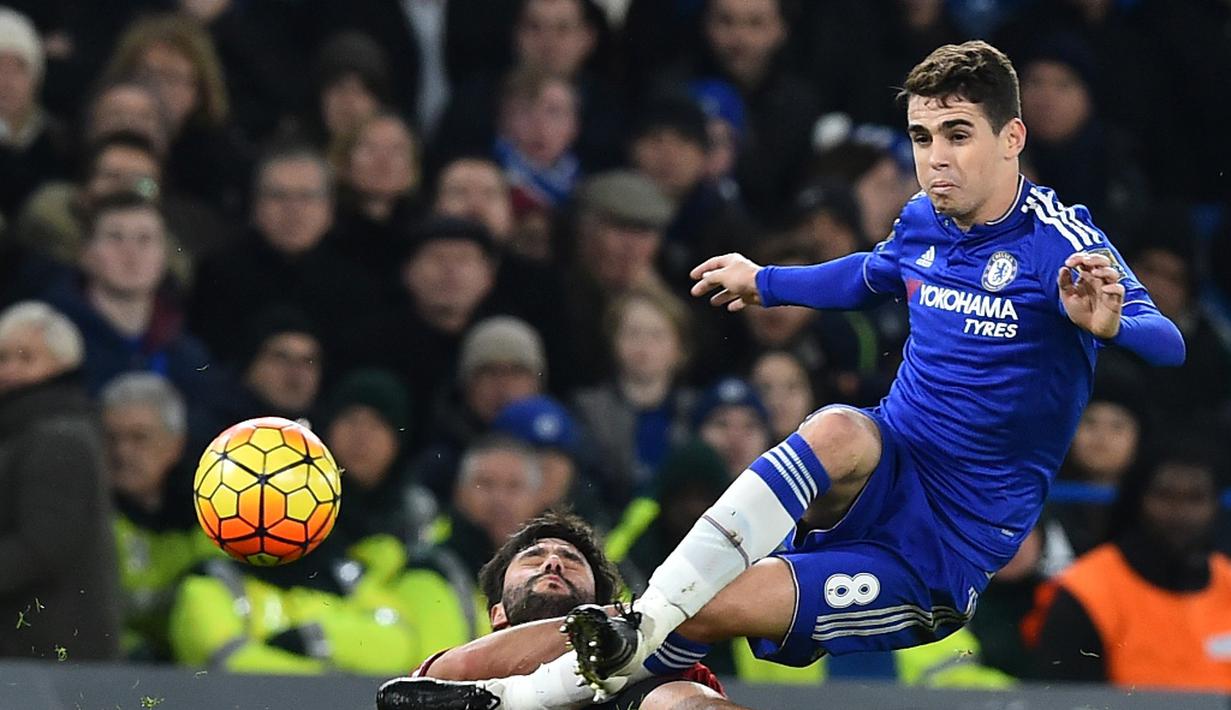 Selepas dari Akademi Sao Paulo, Oscar sempat bermain untuk Internacional sebelum bergabung dengan Chelsea tahun 2012. Bersama Chelsea, Oscar telah meraih gelar Liga Inggris, Piala Liga, dan Piala Europa. (AFP/Ben Stansall)