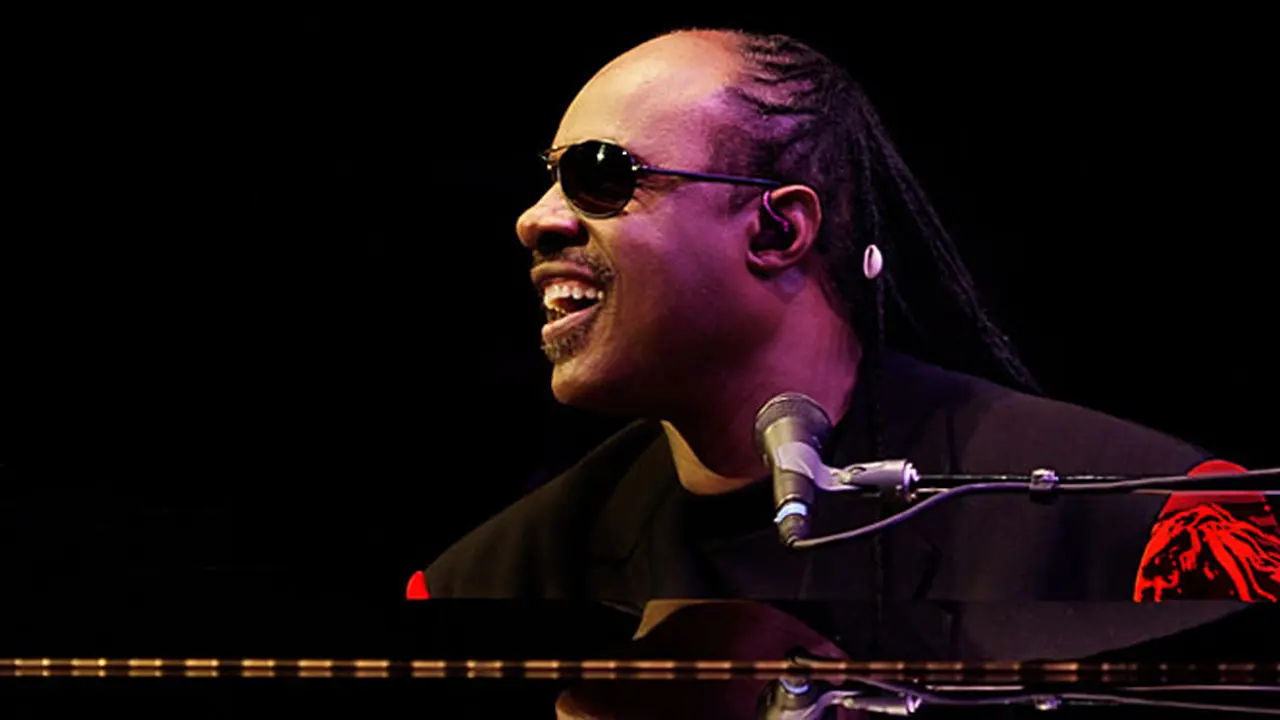 stevie-wonder-131122c.jpg