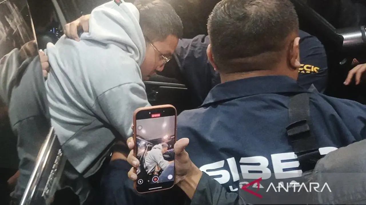 Penampakan YouTuber Resbob Jalani Pemeriksaan di Polda Jabar