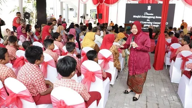 5 Potret Tri Rismaharini Resmikan Broadband Learning Center, Fasilitas Gratis Bagi Masyarakat