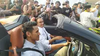 Gubernur DKI Jakarta Anies Baswedan ikut serta dalam konvoi kendaraan listrik (Liputan6.com/ Ika Defianti)