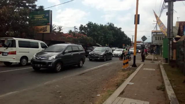 Antrian kendaraan arus balik selatan masih padat
