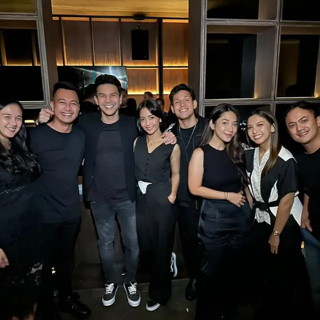 Jonathan Frizzy dan Ririn Dwi Ariyanti (https://www.instagram.com/p/Cri9yCavnJD/)