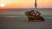 Pembalap Yamaha Tech 3, Johann Zarco menjadi yang tercepat pada tes pramusim MotoGP 2018 di Sirkuit Losail, Qatar. (Twitter/Yamaha Tech 3)