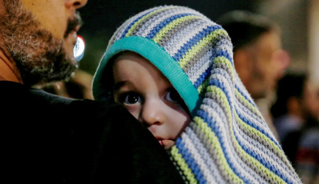 <p>Termasuk Indonesia, tercatat 14 negara yang sudah mulai melakukan evakuasi warganya, untuk bisa meninggalkan Sudan. (Khalil MAZRAAWI/AFP)</p>
