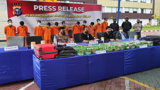 Konferensi pers pengungkapan 80 kiligram narkoba jenis sabu di Polda Riau.