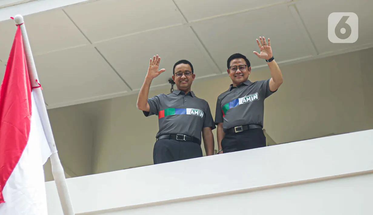 "Ini untuk memenuhi persyaratan dari Komisi Pemilihan Umum. Di mana pasangan harus memiliki tim pemenangan. Karena itulah yang semua sudah ada tim pemenangan itu jalan terus itu bekerja itu masih bergerak terus yang di sini adalah formalisasi karena kita harus memenuhi persyaratan KPU," jelas Anies. (Liputan6.com/Faizal Fanani)