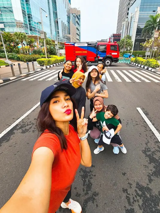 <p>Ussy Sulistiawaty jogging [Instagram/ussypratama]</p>