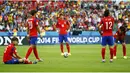 Ekpresi pemain Korea Selatan usai dikalahkan Aljazair 2-4 di laga penyisihan Piala Dunia 2014 Grup H di Stadion Beira Rio, Porto Alegre, Brasil (23/6/2014). (REUTERS/Murad Sezer)