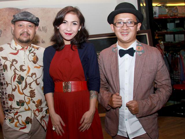 Ten2five Angkat Lagu Lagu Daerah Di Album Baru Showbiz Liputan6 Com Sekalinya posting, rafael liburan bareng imel 'ten2five'. ten2five angkat lagu lagu daerah di