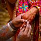 Ilustrasi pasangan pengantin India. (dok. pexels/Deepak Khirodwala)