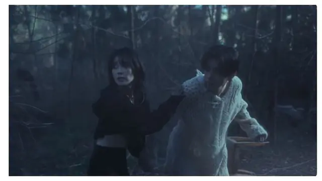 10 Potret IU dan V BTS Adu Akting di MV Love Wins All, Sukses Bikin Haru