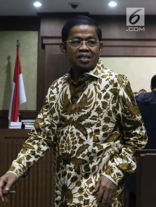 Mantan Sekjen Partai Golkar, Idrus Marham saat menjadi saksi pada sidang dugaan suap kesepakatan kontrak kerja sama pembangunan PLTU Riau-1 dengan terdakwa Eni Maulani Saragih di Pengadilan Tipikor, Jakarta, Rabu (2/1). (Liputan6.com/Helmi Fithriansyah)