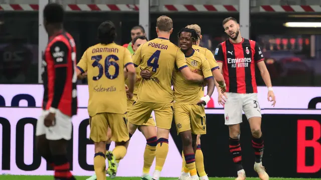 Samuel Mbangula mencetak gol ke gawang AC Milan
