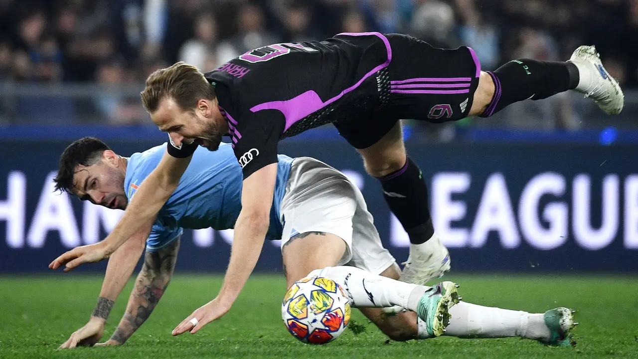 Foto: Bayern Munchen Kena Apes Lagi, Ditumbangkan Lazio di Liga Champions Lewat Kartu Merah Berhadiah Adu Penalti