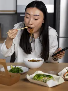 Sahabat Fimela, apakah kamu pernah mendengar pepatah "You Are What You Eat"? Kalimat tersebut memang membuktikan pernyataan tersebut. [Dok/freepik.com]