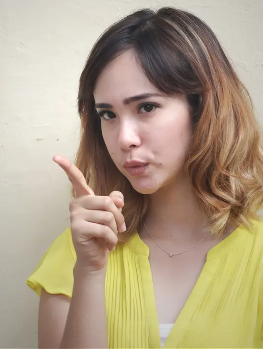 "Hemmm lagi sendiri-sendiri dulu, single. Baru-baru ini kok. Tapi kita masih berteman baik," ujar Pamela Bowie, di CGV Blitz Grand Indonesia, Jakarta Pusat, Kamis (26/1/2017). (Bambang E. Ros/Bintang.com)