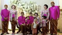 Momen cucu Presiden Joko Widodo atau Jokowi, Panembahan Al-Nahyan Nasution menggunakan kaus kutang atau singlet. (Foto: Tangkapan layar Youtube Sekretariat Presiden).