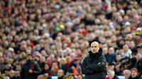 Pelatih Manchester City, Pep Guardiola terlihat kecewa saat pertandingan sepak bola Liga Inggris antara Liverpool dan Manchester City di Stadion Anfield, Liverpool, Minggu (16/10/2022). Ini merupakan kekalahan pertama City di Liga Inggris musim ini. (AP Photo/Jon Super)