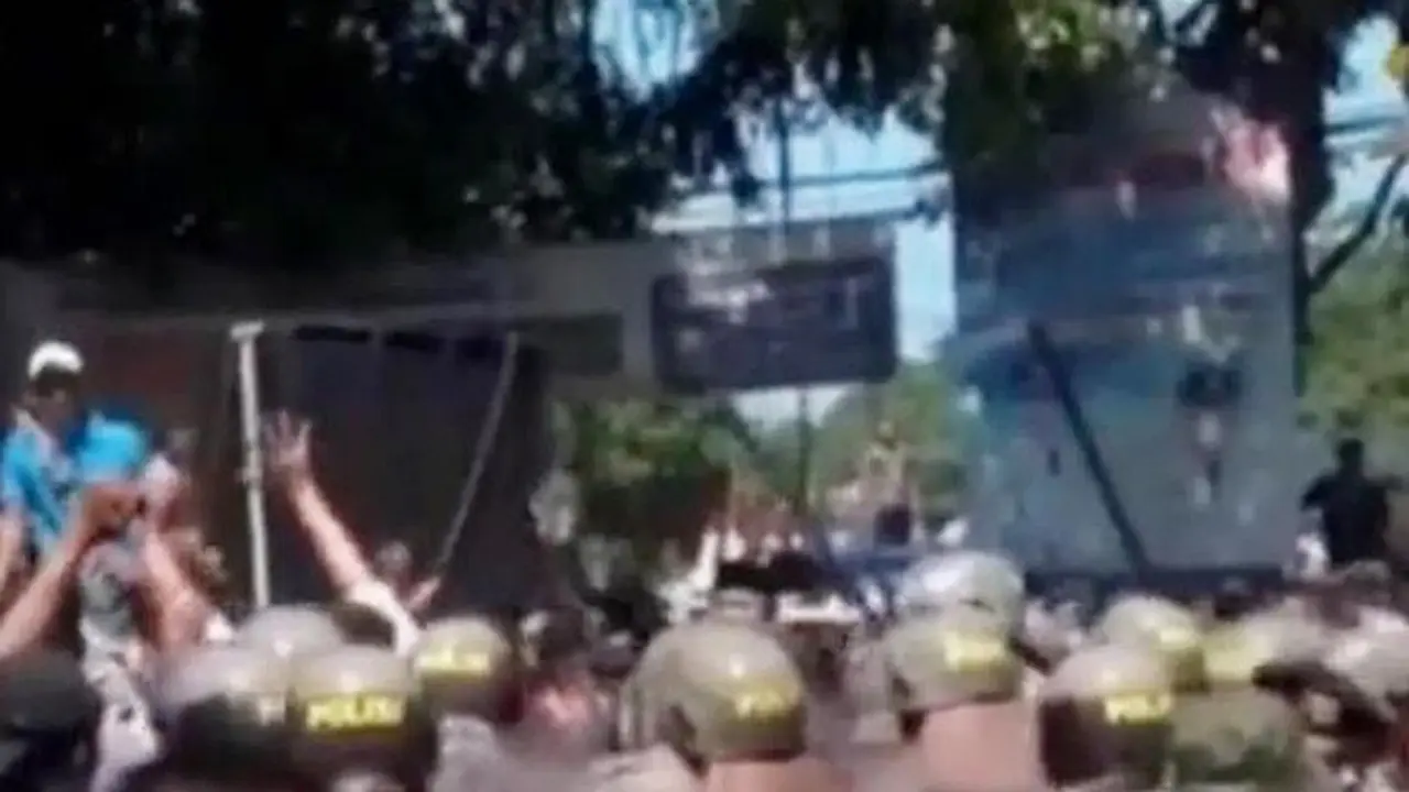 Bentrok LSM dengan Petani