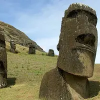 Setelah digali ternyata kepala batu di Pulau Paskah ada badannya.