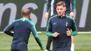 Bek Tottenham Hotspur, Jan Vertonghen, saat sesi latihan jelang laga semifinal Liga Champions di Stadion Johan Cruyff, Rabu (8/5). Tottenham Hotspur akan menghadapi Ajax Amsterdam. (AFP/Emmanuel Dunand)