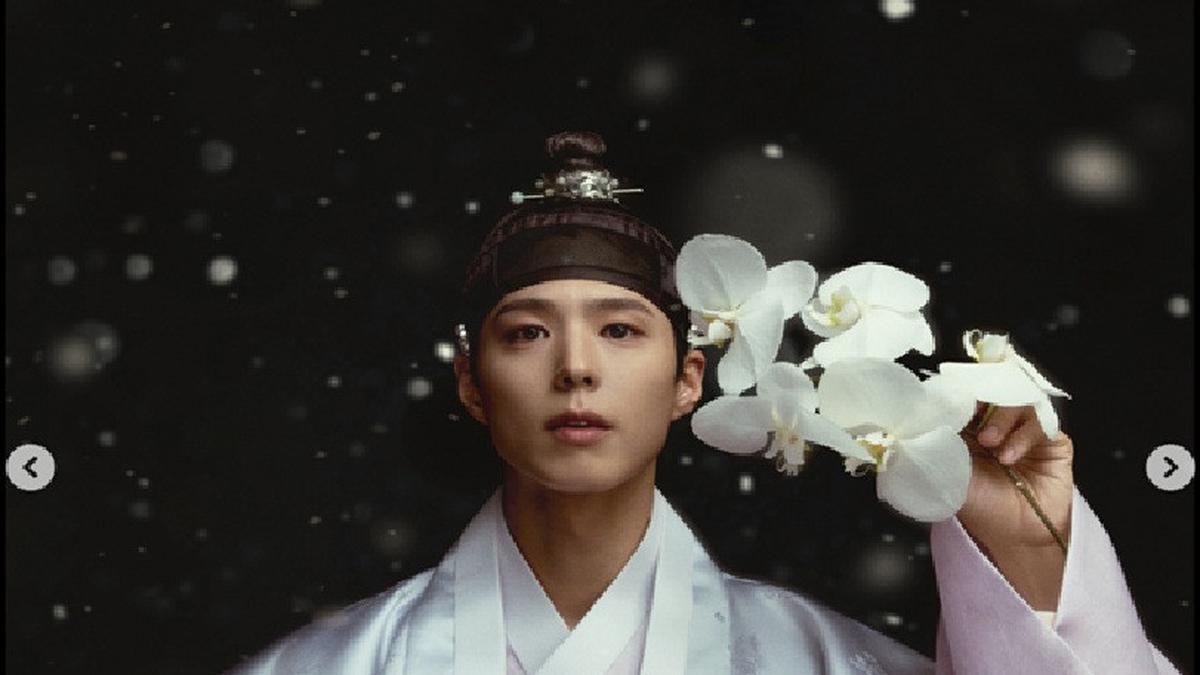 Deretan Foto Park Bo Gum Ber-hanbok Jelang Chuseok untuk Kampanye Global