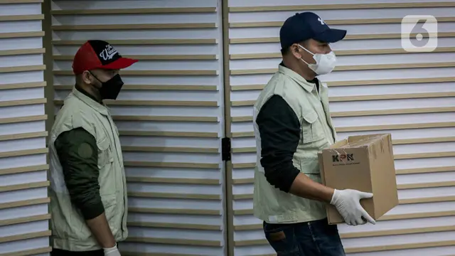 Uang Tunai Barang Bukti Penangkapan Bupati Labuhanbatu Erick Adtrada Ritonga