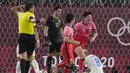 Hwang Ui-jo. Striker Korea Selatan berusia 28 tahun yang saat ini memperkuat Bordeaux sejak 2 musim lalu ini juga telah mencetak 3 gol di Olimpiade Tokyo 2020. Ketiga gol dicetaknya saat mengalahkan Honduras 6-0. (Foto: AP/Fernando Vergara)