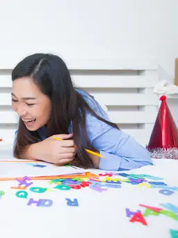 Lewat permainan, anak belajar memecahkan masalah dan mengasah berbagai kemampuan lainnya. (Foto/Dok: freepik.com/jcomp)