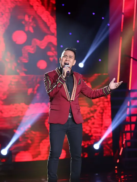 Dalam konser eliminasi D'Academy 3 Rabu malam, kontestan asal Pekanbaru Tasya harus tersenggol lantaran mendapat sms paling rendah. Beruntung Tasya masih diberi kesempatan pada babak Wildcard minggu depan. (Andy Masela/Bintang.com)